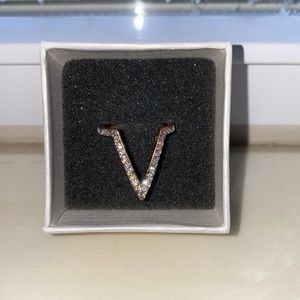 Women’s US size 8-9 gold banded ring